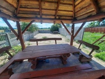 Sprzedam luz zamienię na mieszkanie -dom,staw,działka 5814m2