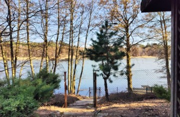 Urokliwa posesja bezpośrednio nad Jeziorem Ślesińskim