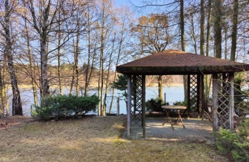 Urokliwa posesja bezpośrednio nad Jeziorem Ślesińskim