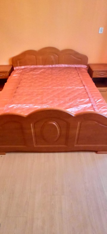 Ł&oacute;żko sypialniane