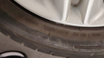 Sprzedam felgi aluminiowe z oponami