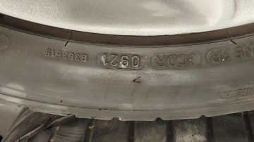 Sprzedam felgi aluminiowe z oponami