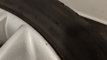 Sprzedam felgi aluminiowe z oponami