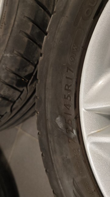 Sprzedam felgi aluminiowe z oponami