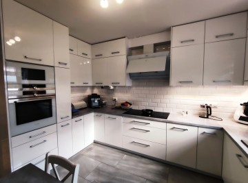 Nowoczesny dom, duża działka, dwustanowiskowy garaż