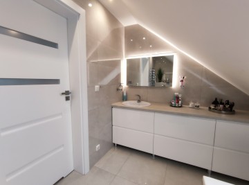 Nowoczesny dom, duża działka, dwustanowiskowy garaż