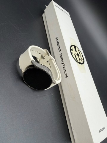 Samsung galaxy watch 6 lte 40 mm  Stan: sprawny, dobry, używ