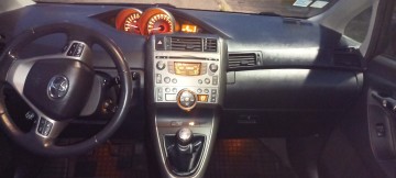 Toyota verso 1 8 benzyna gaz