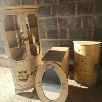 Sprzedam komplet mebli.