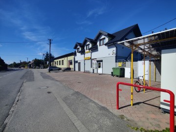 Budynek handlowo-usługowy ze sklepem i pokojami noclegowymi