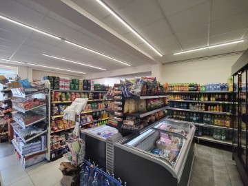 Budynek handlowo-usługowy ze sklepem i pokojami noclegowymi