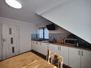 Budynek handlowo-usługowy ze sklepem i pokojami noclegowymi