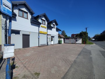 Budynek handlowo-usługowy ze sklepem i pokojami noclegowymi