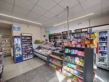 Budynek handlowo-usługowy ze sklepem i pokojami noclegowymi