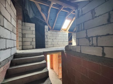 Sprzedam dom parterowy w budowie na dużej działce-gm. Ślesin