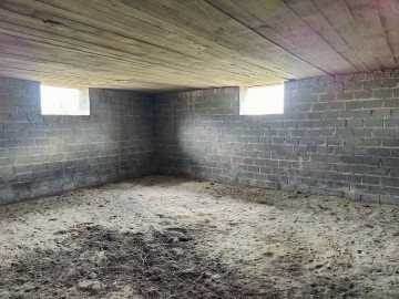 Sprzedam dom parterowy w budowie na dużej działce-gm. Ślesin