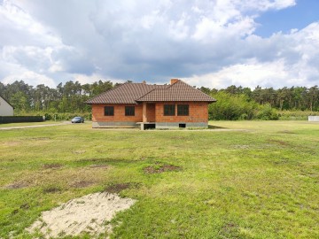 Sprzedam dom parterowy w budowie na dużej działce-gm. Ślesin