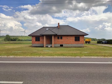 Sprzedam dom parterowy w budowie na dużej działce-gm. Ślesin