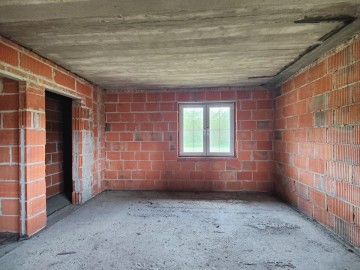 Sprzedam dom parterowy w budowie na dużej działce-gm. Ślesin