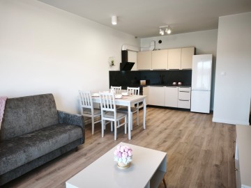 Wynajmę nowe, umeblowane mieszkanie z widokiem na jezioro