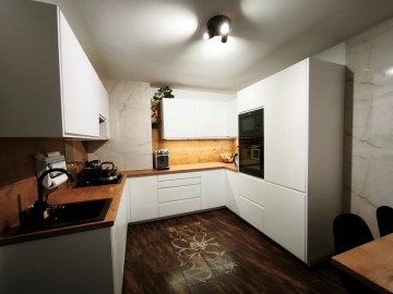 Dom z dużym garażem i bud. do prowadzenia działalności gosp.