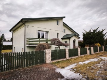 Dom z dużym garażem i bud. do prowadzenia działalności gosp.