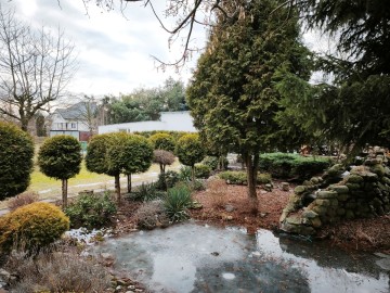 Dom z dużym garażem i bud. do prowadzenia działalności gosp.