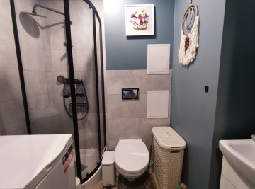 3 pok. mieszkanie-1 piętro-po generalnym remoncie-umeblowane