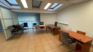 Lokal usługowo-biurowy, 1 piętro, pow. 150m2 -Star&oacute;wka