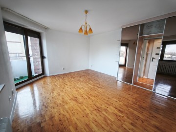 Do wynajęcia kawalerka z balkonem, 1 piętro -os. Chorzeń