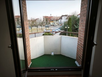 Do wynajęcia kawalerka z balkonem, 1 piętro -os. Chorzeń