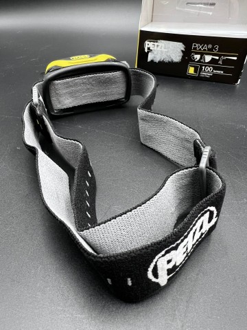 Latarka czołowa Pixa 3 Petzl 100 lm Czarna