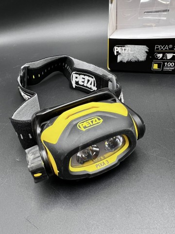 Latarka czołowa Pixa 3 Petzl 100 lm Czarna