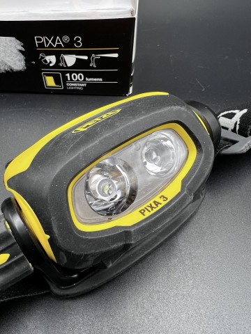 Latarka czołowa Pixa 3 Petzl 100 lm Czarna