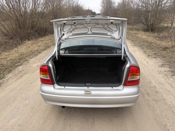 SPRZEDAM SAMOCH&Oacute;D OPEL ASTRA G 2004 R. 1,4 BENZYNA