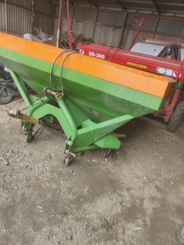 Sprzedam rozsiewacz nawozu Amazone