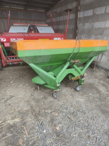 Sprzedam rozsiewacz nawozu Amazone