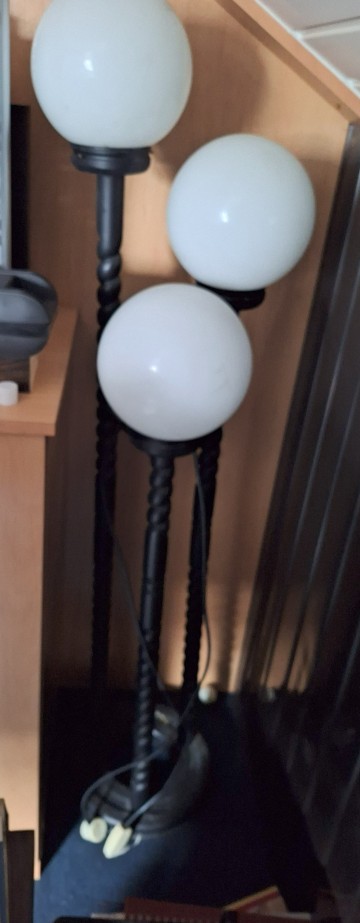 śrutownik, silnik elektr., kosze metalowe, żyrandole, lampa