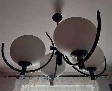żyrandole, lampa stojąca