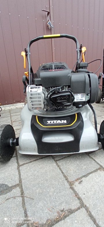 Kosiarka spalinowa z napędem