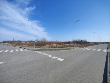 Atrakcyjny teren inwestycyjny w kompleksie zab. komercyjnej