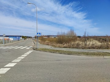 Atrakcyjny teren inwestycyjny w kompleksie zab. komercyjnej