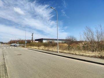 Atrakcyjny teren inwestycyjny w kompleksie zab. komercyjnej