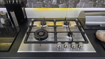 Sprzedam płytę gazową Whirlpool pod zabudowę, stan bdn