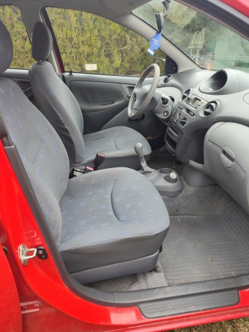 Toyota Yaris 1.0 VVT-i 2001 – niski przebieg 105 tys. km