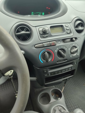 Toyota Yaris 1.0 VVT-i 2001 – niski przebieg 105 tys. km