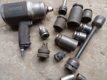 Sprzedam smary oleje klucze narzędzia