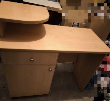 Oddam biurko oraz odzież dziecięca