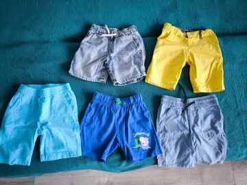 Oddam biurko oraz odzież dziecięca