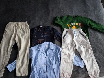 Oddam biurko oraz odzież dziecięca